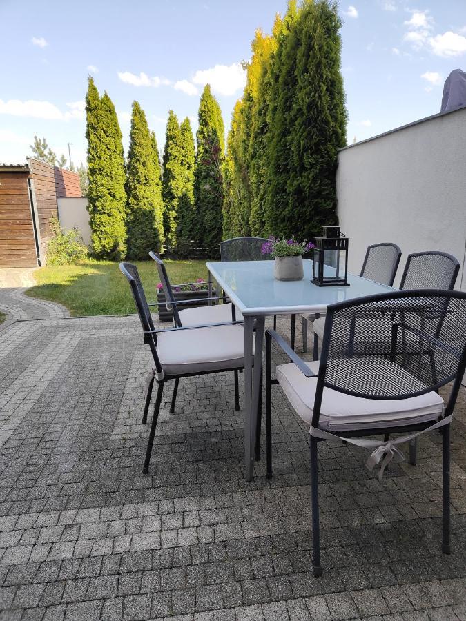 Appartamento Dom Dabrowka Poznan Paledzie Esterno foto